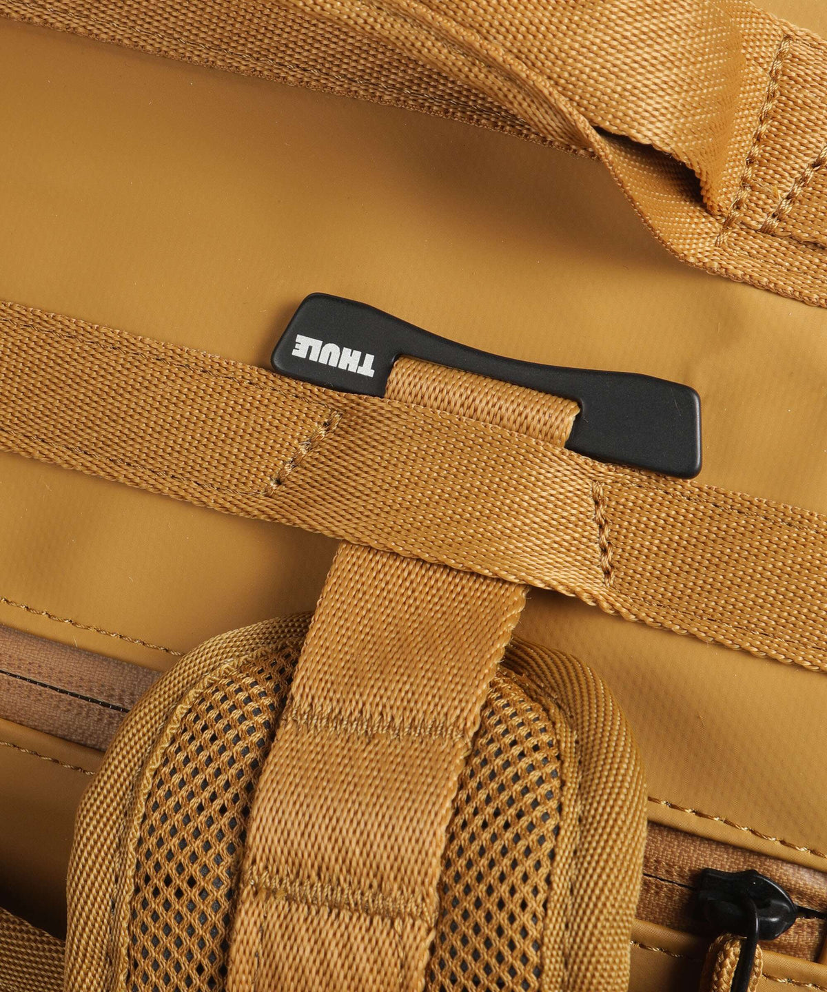 Thule Chasm 30 Weekend bag golden