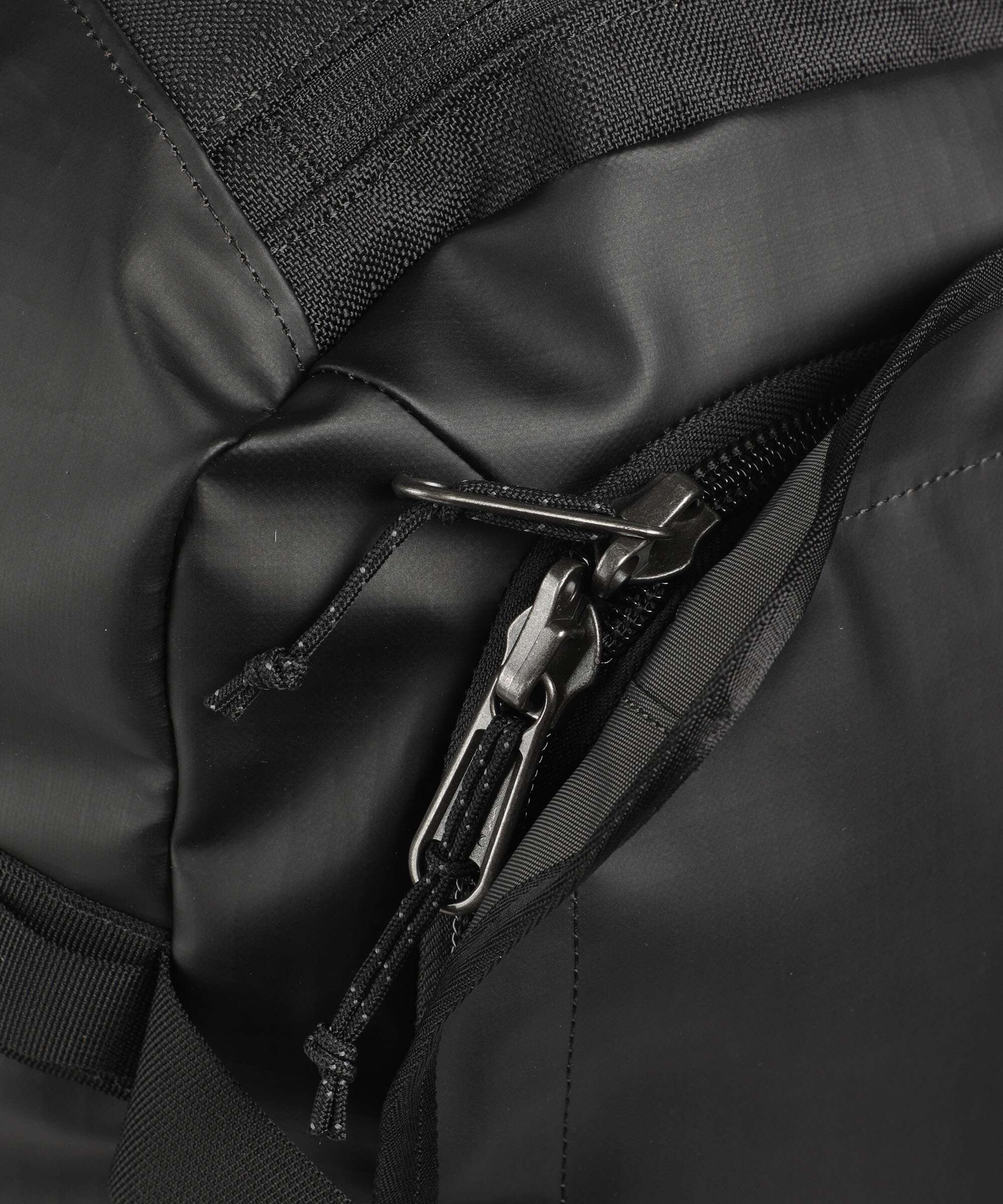 Patagonia Black Hole 70 Travel bag with wheels black w/black