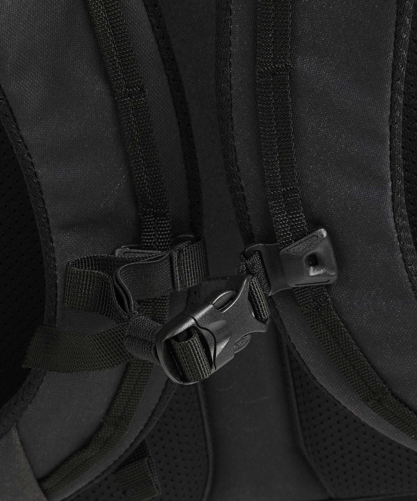 Thule Aion 40 Travel backpack black