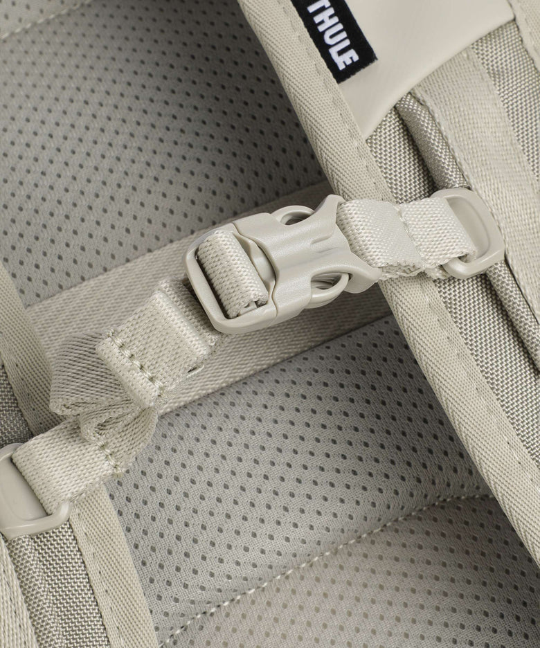 Thule Chasm 26 Backpack soft sand