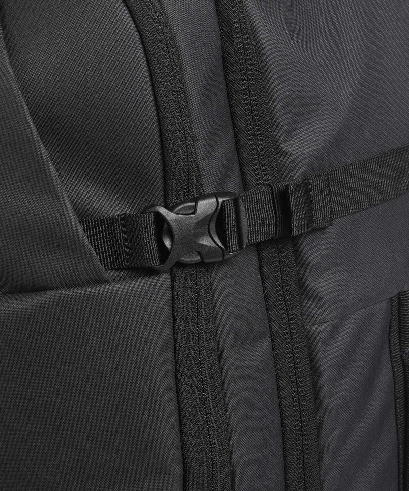 Thule Aion Travel bag with wheels black