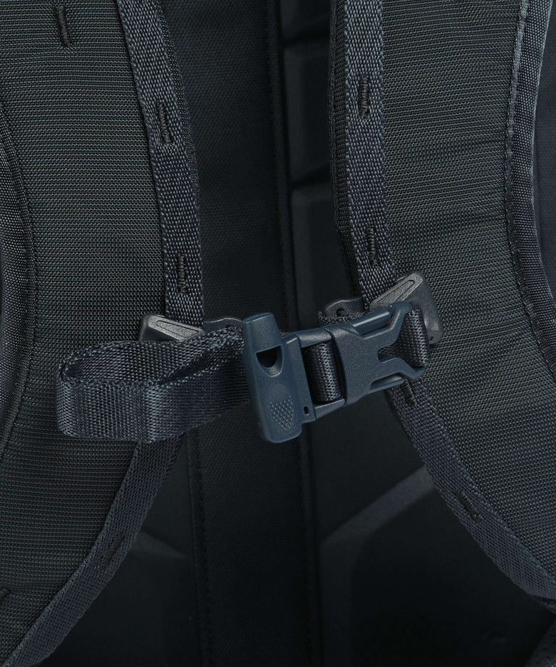 Thule Landmark 40 Travel backpack darkest blue