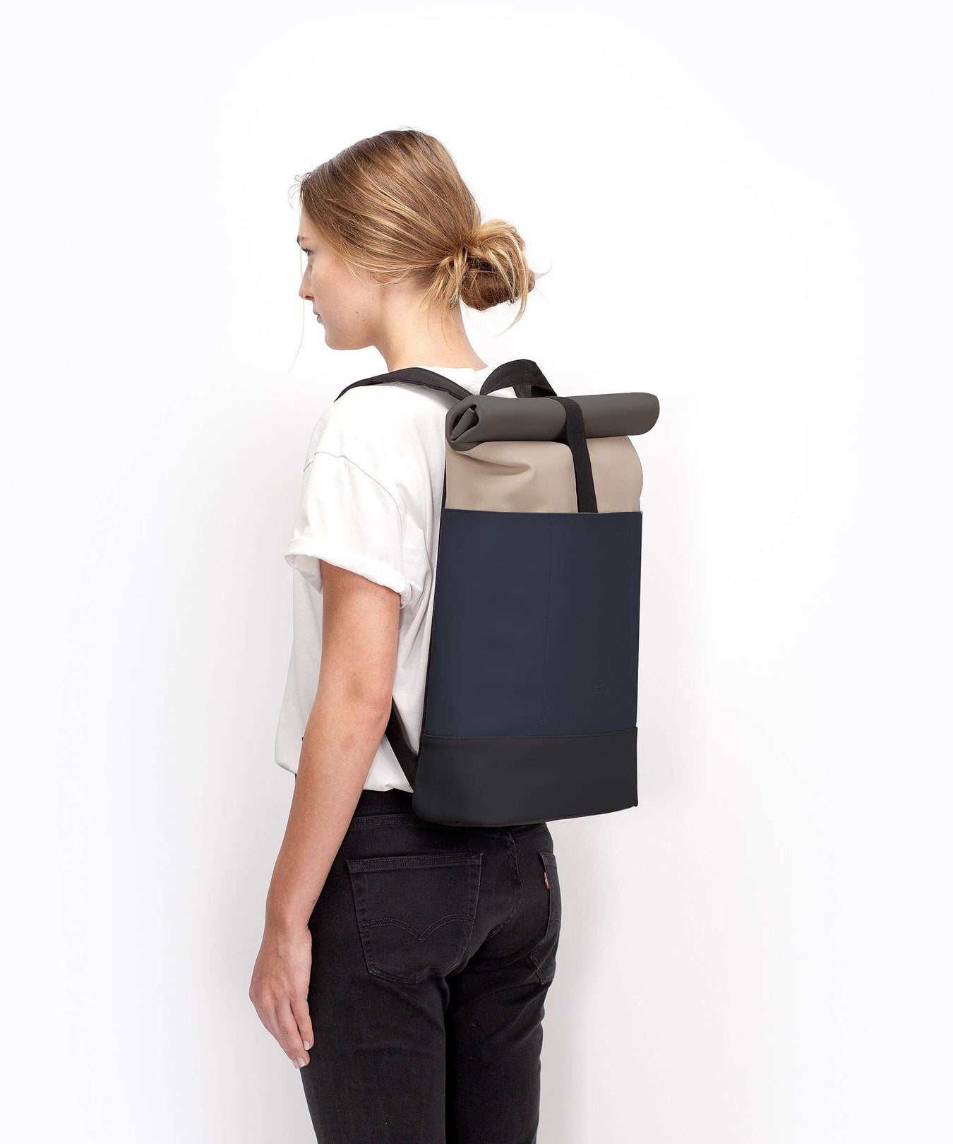 Ucon Acrobatics Lotus Hajo Medium Rolltop backpack nude/dark navy