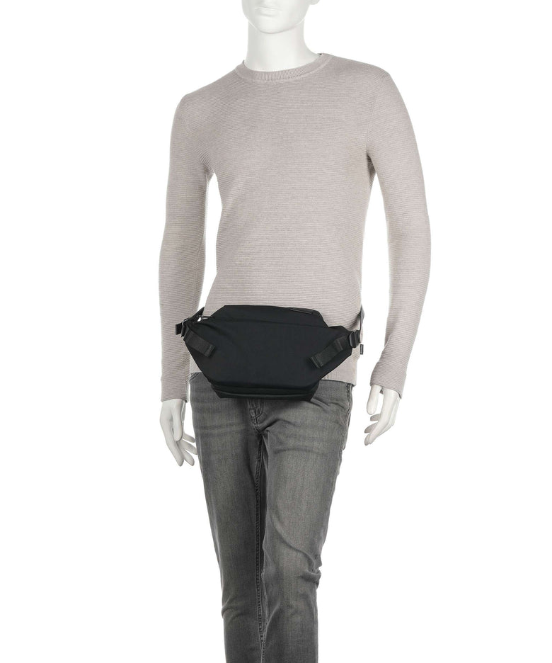 Côte&Ciel Smooth Isarau Small Fanny pack black