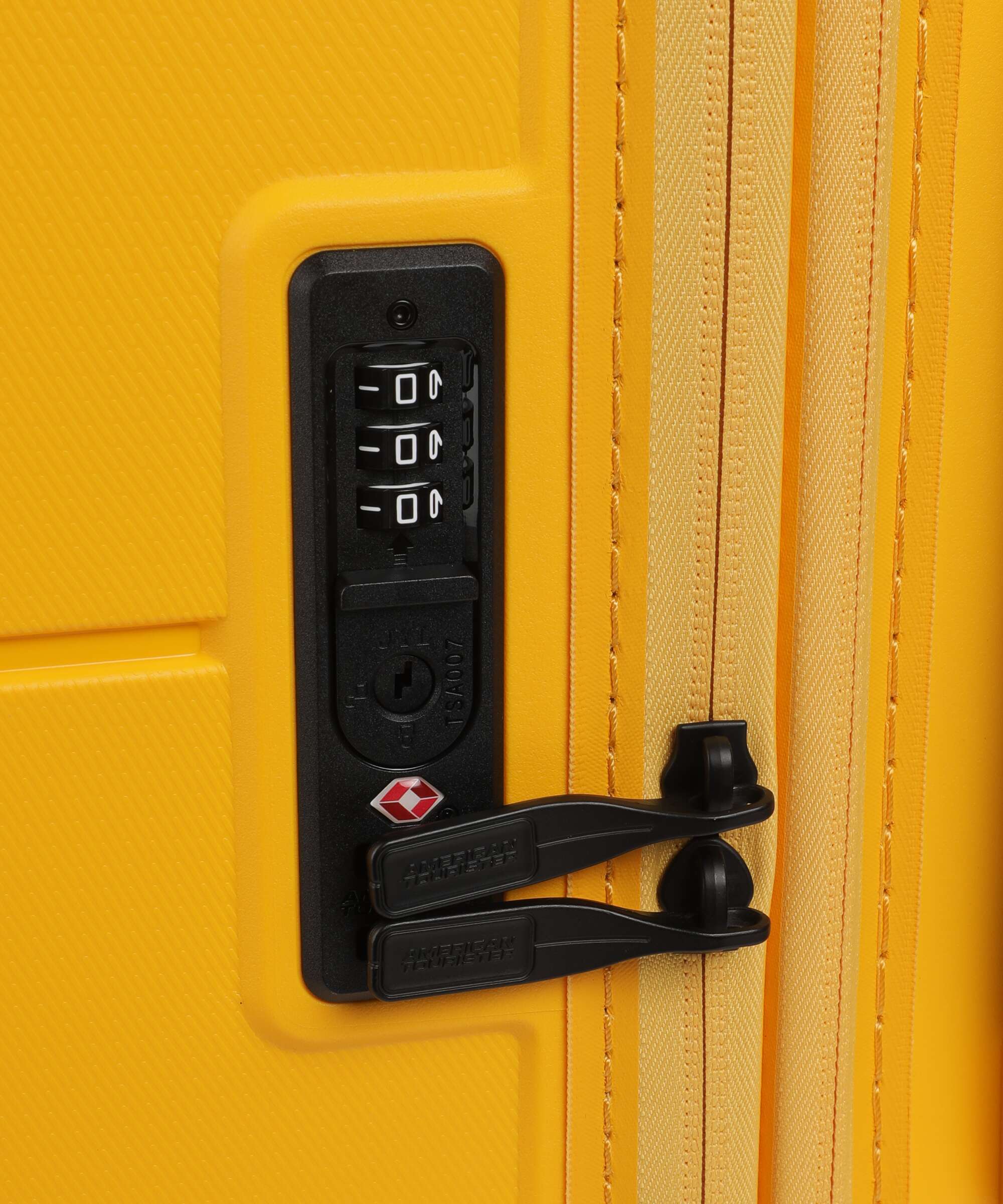 American Tourister Dashpop Spinner (4 wheels) golden yellow