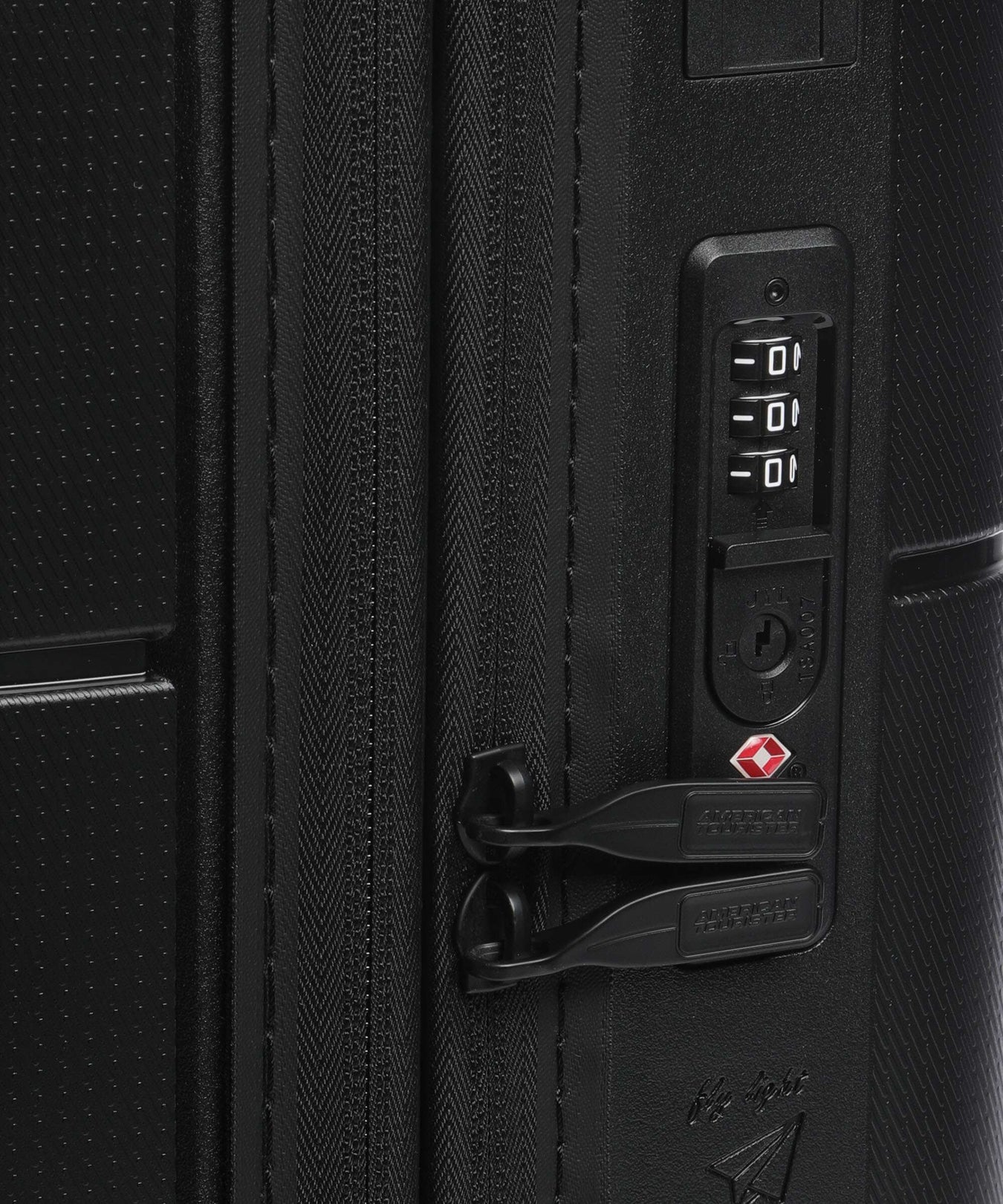 American Tourister Dashpop Disney Spinner (4 wheels) iron man