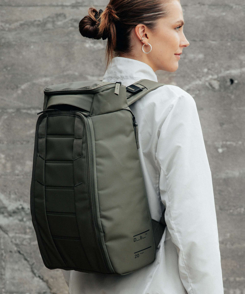Db Hugger 20L Backpack moss green