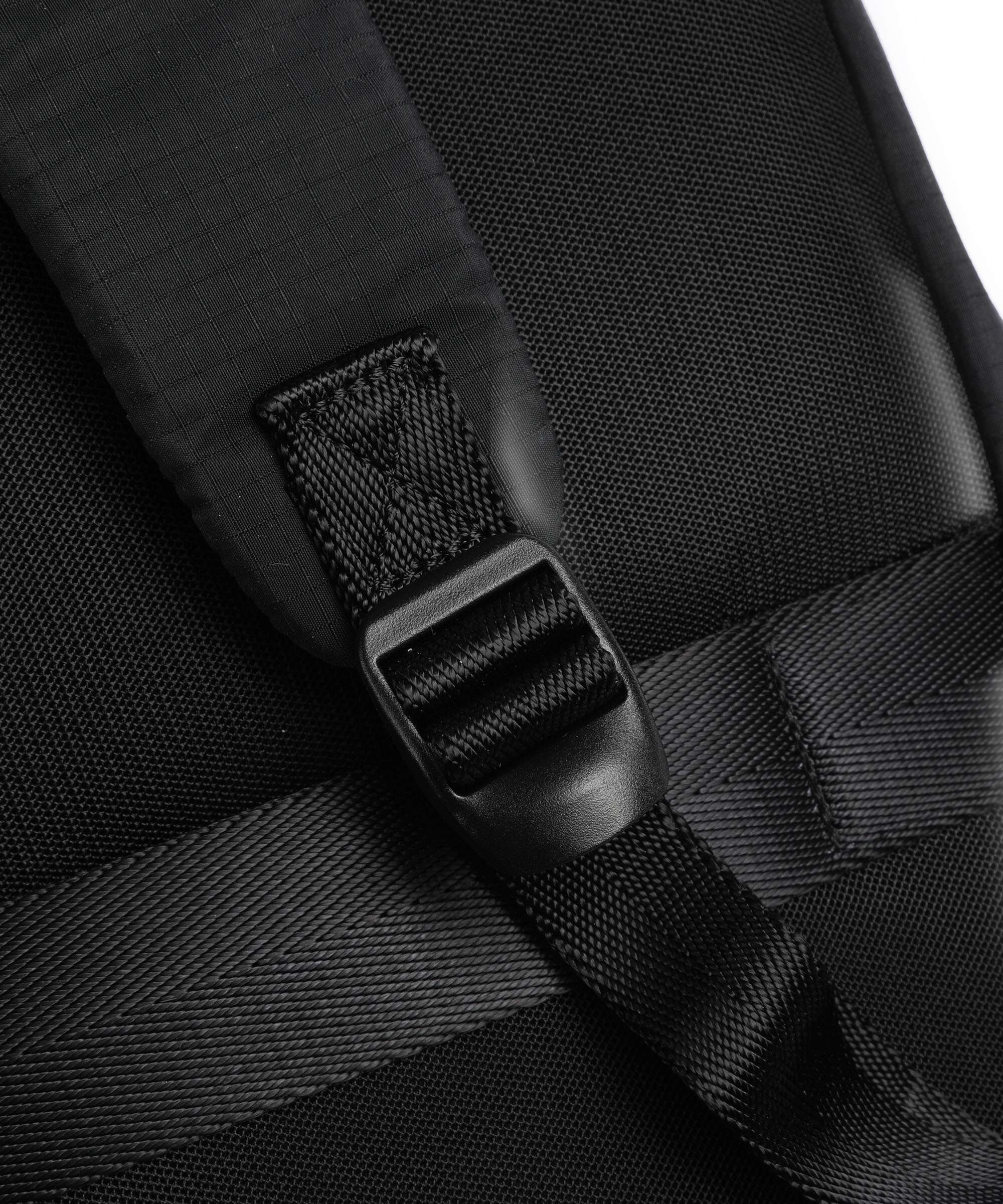 Mandarina Duck Y-Lite Backpack black