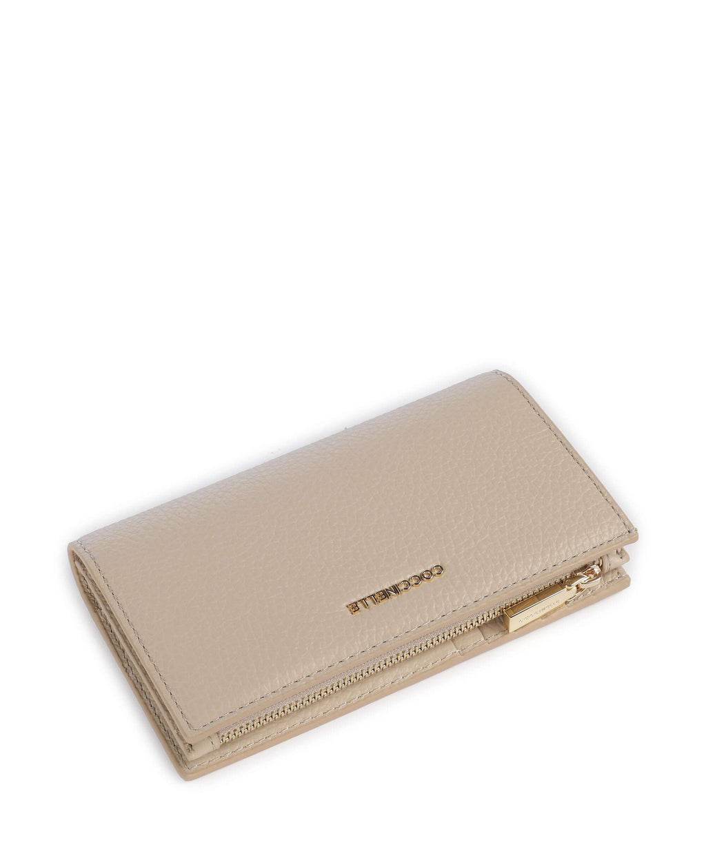 Coccinelle Metallic Soft Wallet sandshell