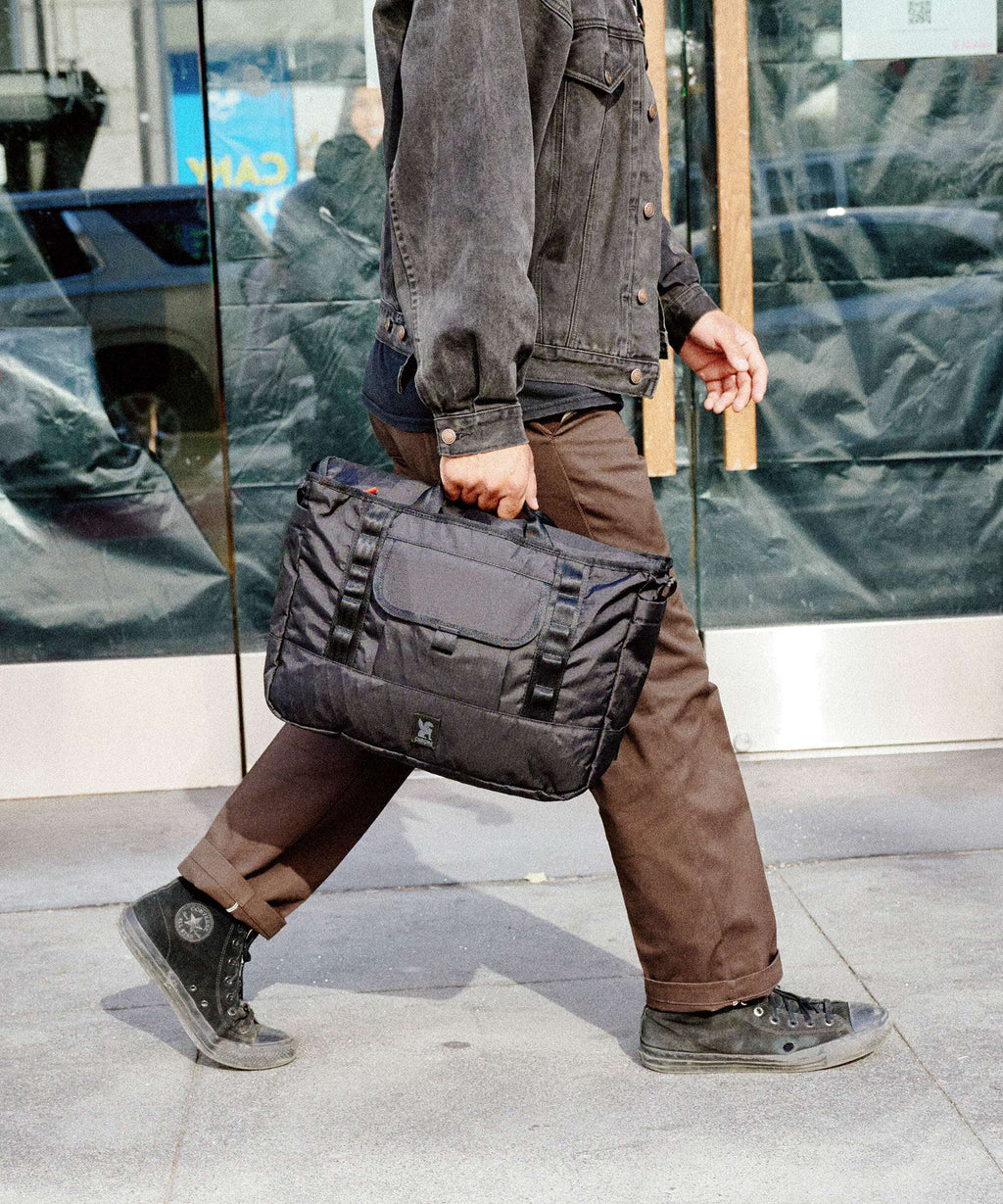 Chrome Midtown 20L Messenger bag sandstone