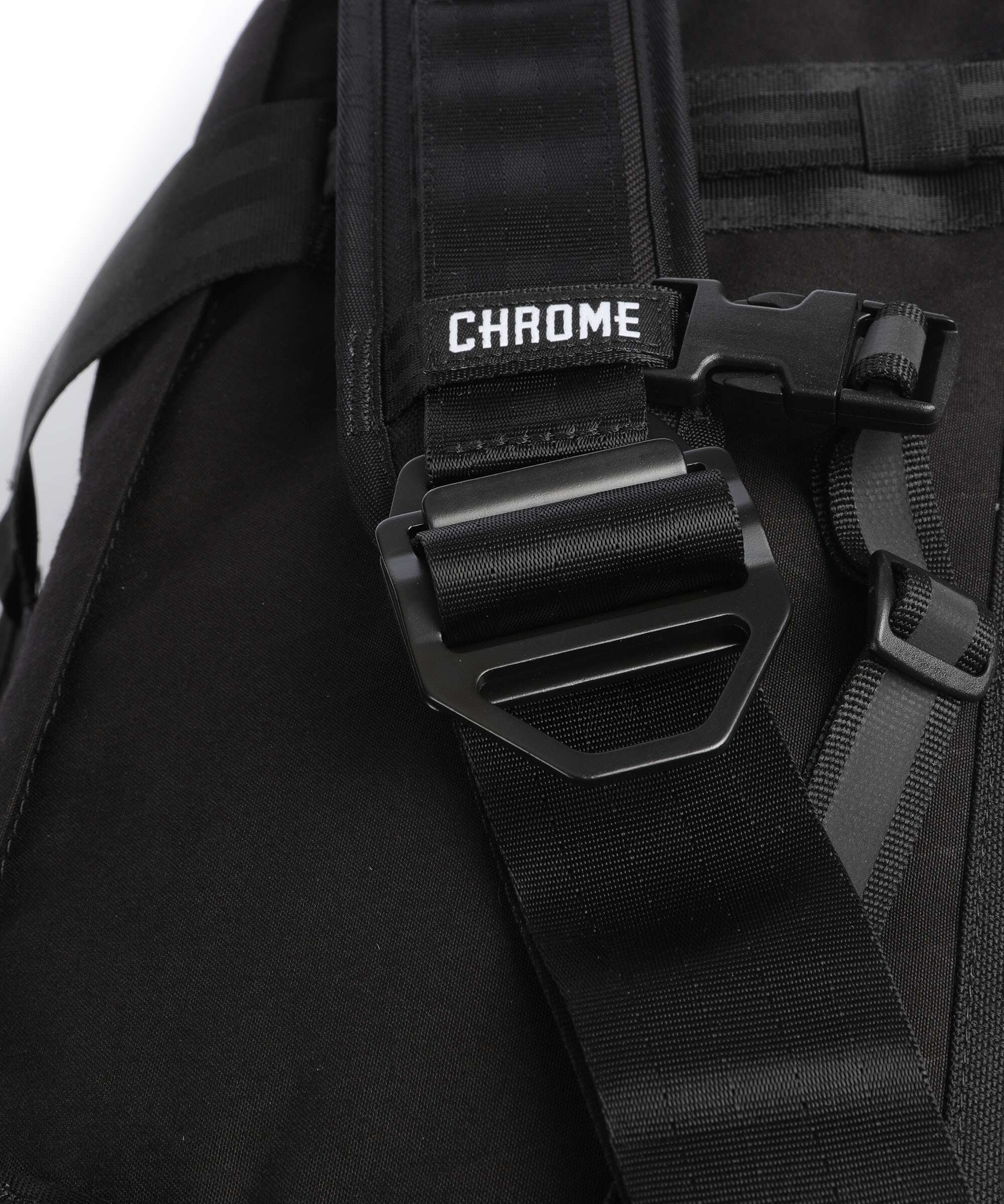 Chrome Barrage 32 Travel bag black