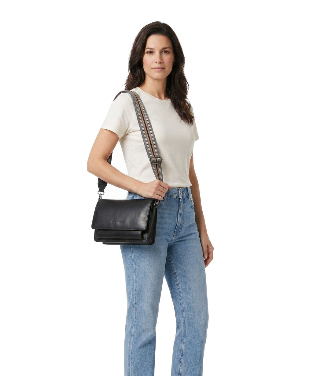 The Chesterfield Brand Cow Wax Pull Up Aviles Shoulder bag black