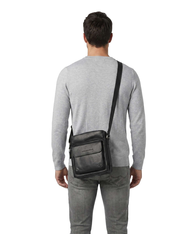The Chesterfield Brand Wax Pull Up Cow Montira Crossbody bag black