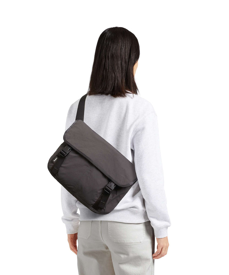 Bellroy Cinch 12L Messenger bag sand dune