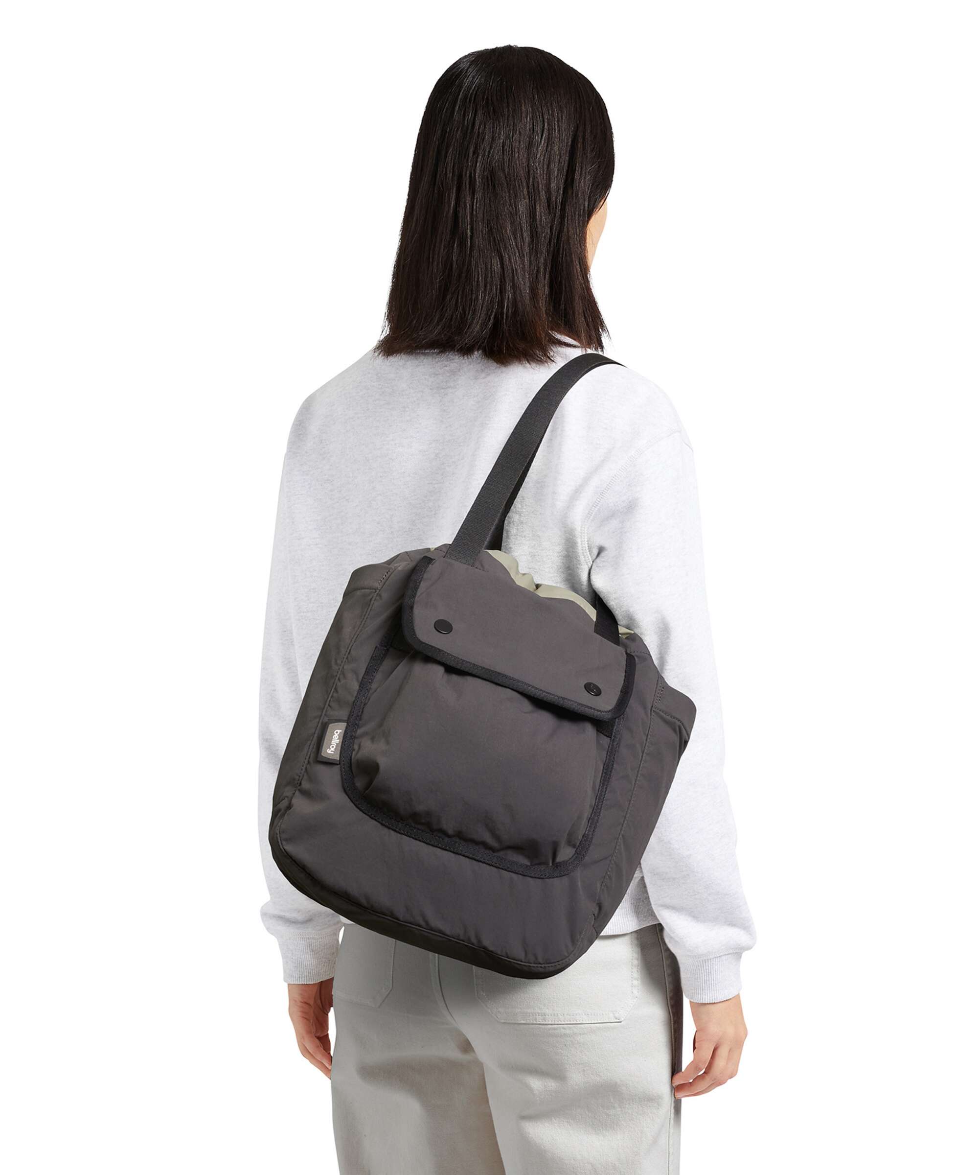 Bellroy Cinch 16 Tote bag black